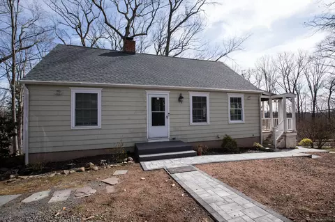 5 Murlyn Rd, Hamden, CT 06518