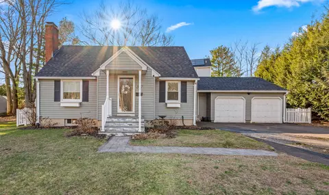 577 Maple Hill Ave, Newington, CT 06111