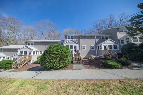 81 E Pattagansett Rd #57, Niantic, CT 06357