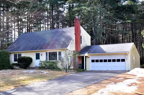 393 W Mountain Rd, Simsbury, CT 06092
