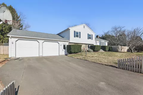 2 High Meadow Ln, Enfield, CT 06082