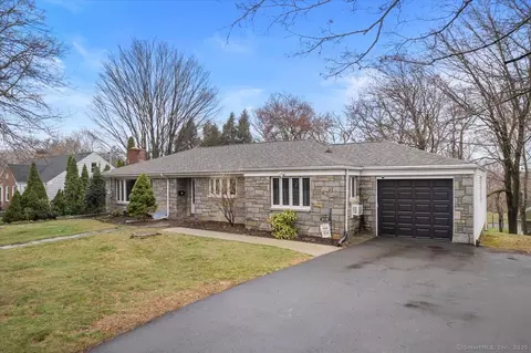 812 Ridge Rd, Hamden, CT 06517
