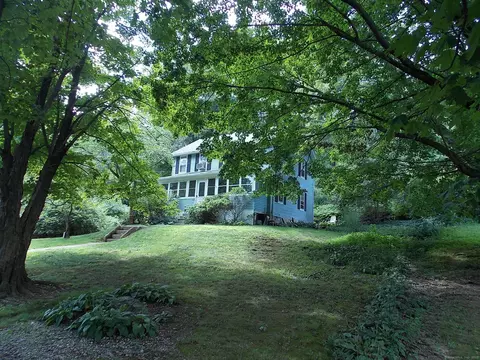 104 Torrington Ave, Canton, CT 06019