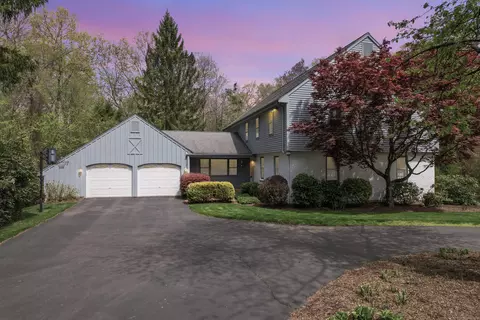 32 Woodmont Rd, Avon, CT 06001