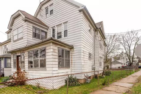 75-77 Roxbury St, Hartford, CT 06114