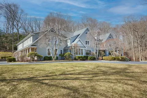 10 Winthrop Hls, Weston, CT 06883