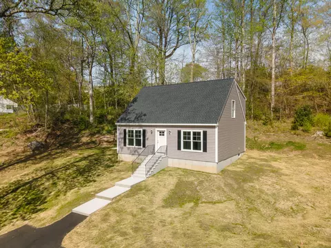 1221 N Pleasant Valley Rd, Groton, CT 06340