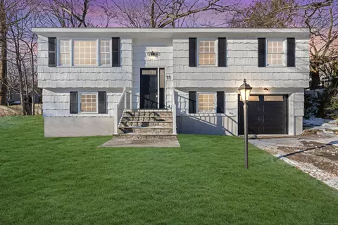11 Erin Ct, Norwalk, CT 06854