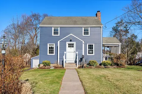10 Greenhurst Rd, West Hartford, CT 06107