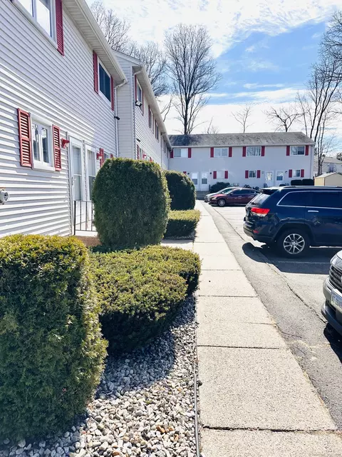 421 Allen St #B5, New Britain, CT 06053