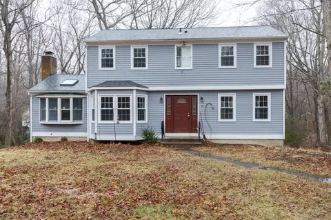 10 Reservoir Rd, Clinton, CT 06413