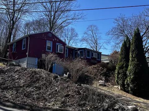 93 W Main St, Chester, CT 06412