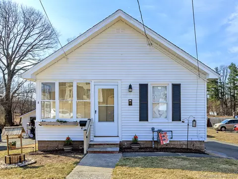 61 Pleasant Ave, Bristol, CT 06010