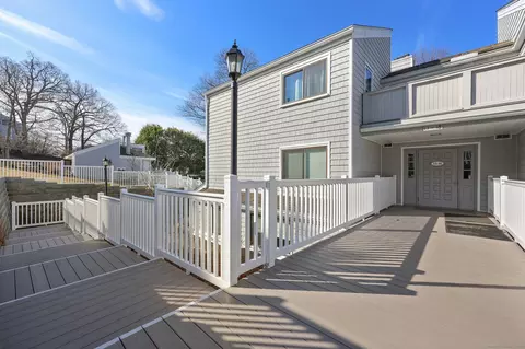 18 Rowayton Woods Dr #18, Norwalk, CT 06854