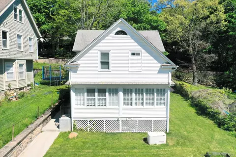 390 Farmington Ave, Waterbury, CT 06710