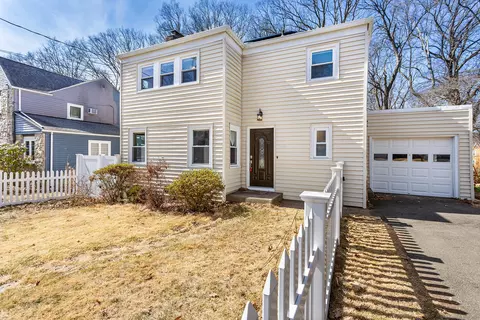 140 Lakeview Ter, New Haven, CT 06515
