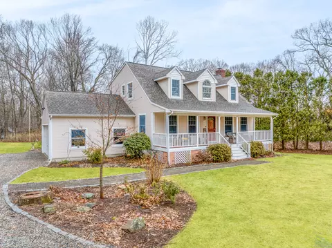 34 Stewart Dr, Norwich, CT 06360