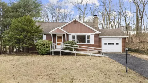 55 Beardsley Pkwy, Trumbull, CT 06611