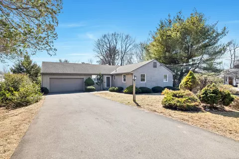 49 Briarwood Rd, West Hartford, CT 06107