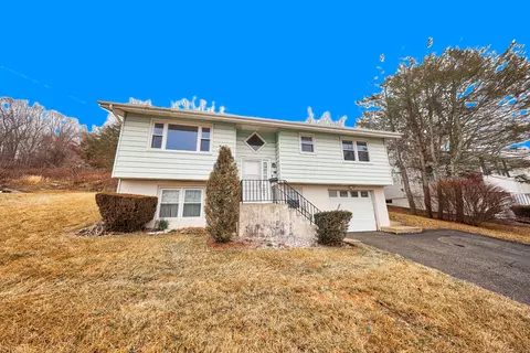40 Rosengarten Dr, Waterbury, CT 06704
