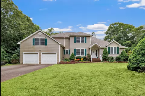 46 Oakcrest Rd, Oxford, CT 06478