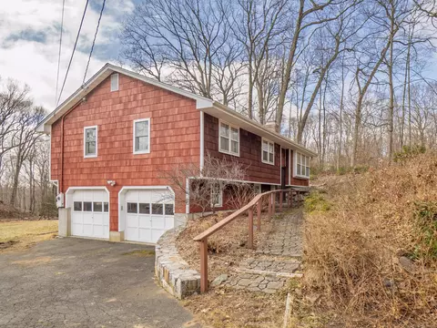 40 Peaceable St, Redding, CT 06896