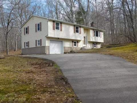 19 Crouch Rd, Amston, CT 06231
