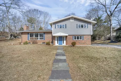 3 W Ridge Cir, Niantic, CT 06357