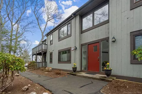 31 Harbour Vlg #A, Branford, CT 06405