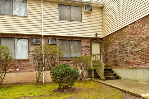 839 Blackstone Vlg #839, Meriden, CT 06450