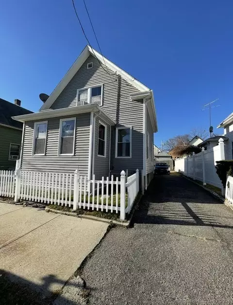 197 Pixlee Pl, Bridgeport, CT 06610