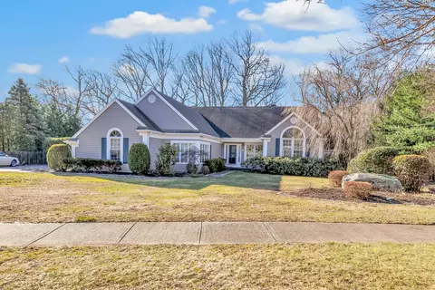 165 N Pasture Ln, Stratford, CT 06614