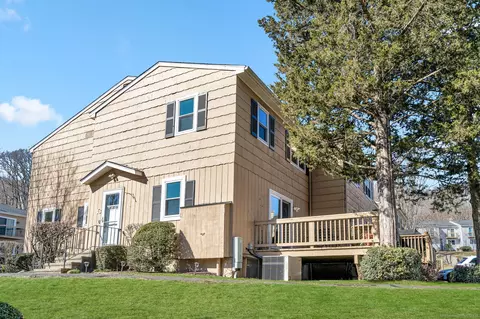 13 Huntington Ct #13, Bethel, CT 06801