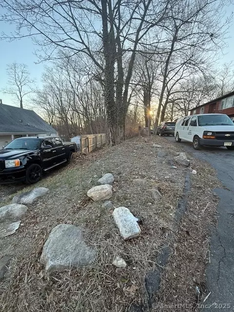 35 Agnes St, Bridgeport, CT 06606