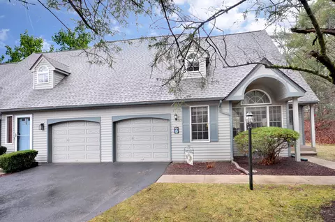93 Fox Hollow Dr #93, Windsor Locks, CT 06096
