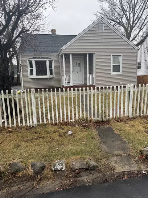 15 Voight Ave, Bridgeport, CT 06606