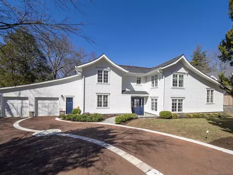 387 Main St, Westport, CT 06880