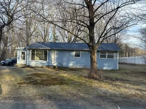 44 Richmond Rd, Putnam, CT 06260