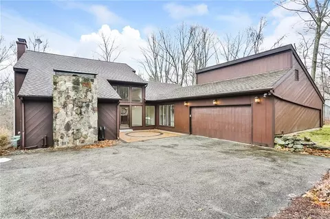 40 Stones Throw Rd, Easton, CT 06612
