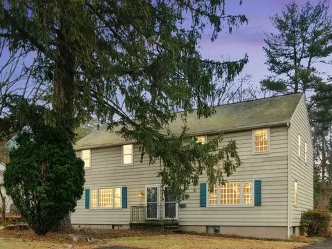 16 Old Stamford Rd, New Canaan, CT 06840