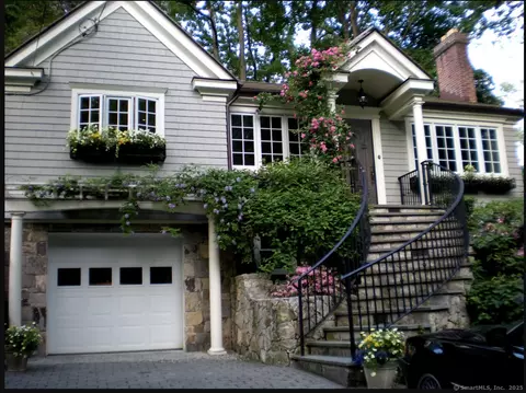 53 Valleywood Rd, Cos Cob, CT 06807