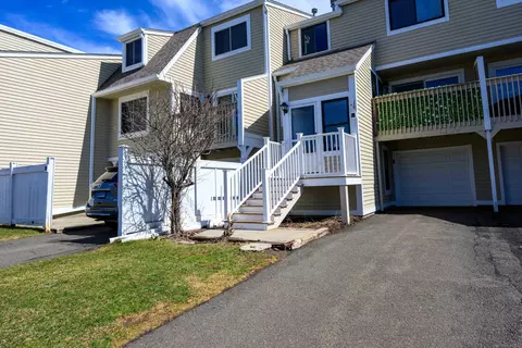61 Peddlars Dr #61, Branford, CT 06405