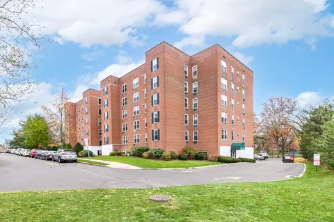 7 4th St #2G, Stamford, CT 06905