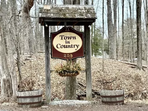 229 Bacon Pond Rd #214, Woodbury, CT 06798