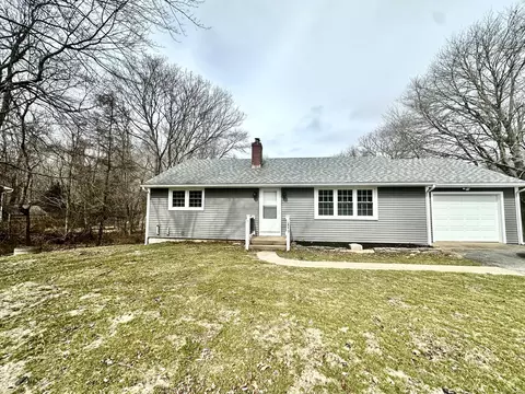 217 Moxley Rd, Montville, CT 06382