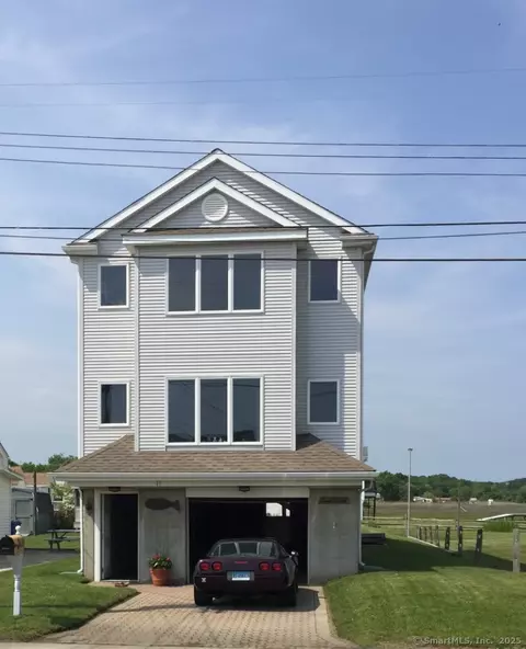 11 Beach Rd E, Old Saybrook, CT 06475