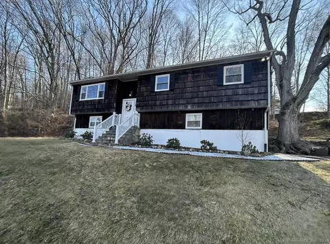 24 Hudson Dr, New Fairfield, CT 06812