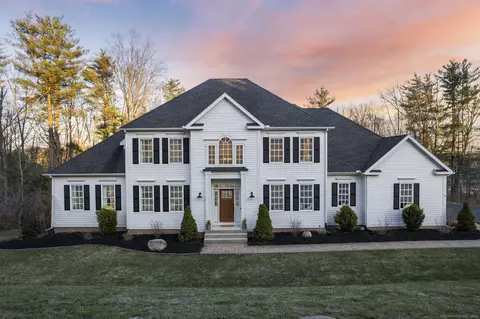 25 W Hills Dr, Avon, CT 06001