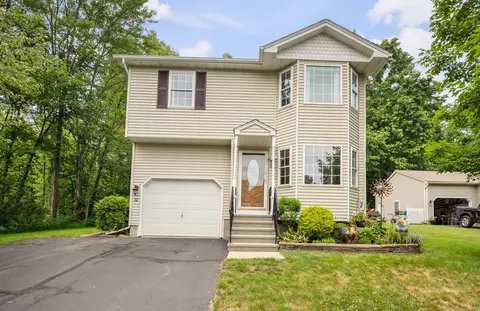 32 Pheasant Hill Dr #32, Enfield, CT 06082
