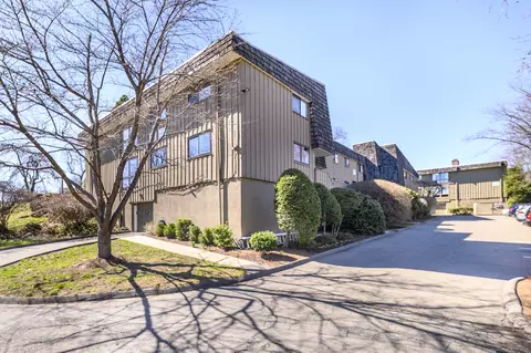 14 Ledgebrook Dr #14, Norwalk, CT 06854